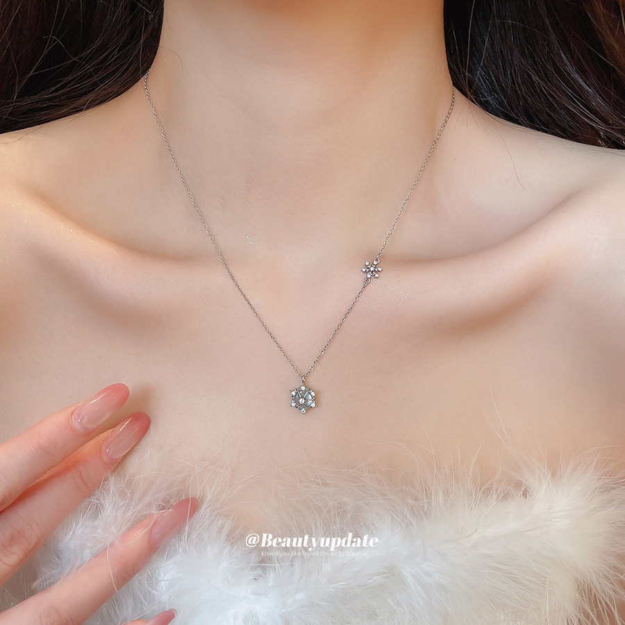Sparkling Ice Crystal Snowflak - Layered Pendant Necklace Aesthetic 评论和价格